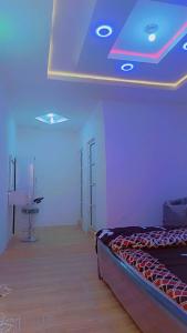 Postel nebo postele na pokoji v ubytování Fehintola Apartment