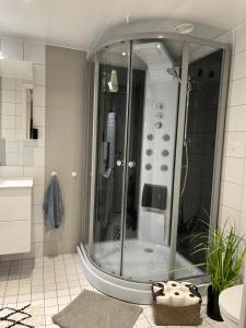 O baie la Room for rent in Tromsø - Close to everything - Good facilities +25 fotografii