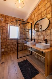 Koupelna v ubytování Farm Lodges Olive, Casa Alfarrobeira