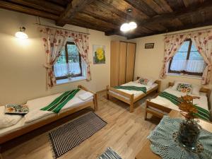 Posteľ alebo postele v izbe v ubytovaní Zagroda Cztery Wiatry + 37 fotografií