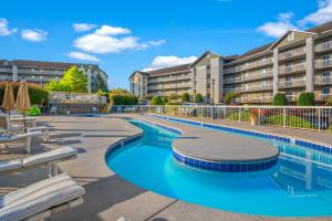 Gambar di galeri bagi 2 King BRs Balcony Resort Amenities Free Tix di Pigeon Forge