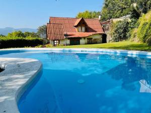 Hồ bơi trong/gần Villa para 20 personas, alberca y jacuzzi