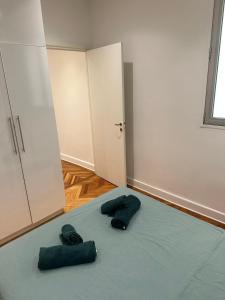 Postel nebo postele na pokoji v ubytování Golden House Cannes