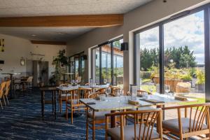 Restoran või mõni muu söögikoht majutusasutuses Artémis Hôtel & Spa Bistro Coquet