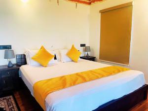 Voodi või voodid majutusasutuse Cattle Inn Resort - Luxury Cottages Pushkar toas
