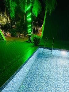 Bazén v ubytování GreenLeaf Resorts and Restaurant nebo v jeho okolí
