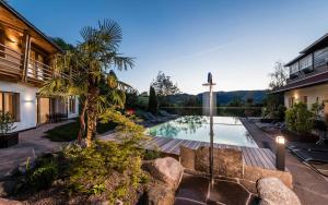 Bazén v ubytování Presulis Hideaway Apartments & Restaurant nebo v jeho okolí