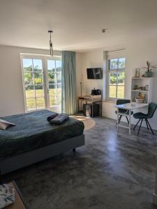 TV a/nebo společenská místnost v ubytování Bed no breakfast de Kapitein