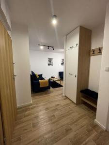 a room with a hallway with a living room at Apartament Park Poezji II in Gliwice