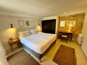 Postel nebo postele na pokoji v ubytování CARAGOL II, Doppelzimmer auf Finca Zenara, XXL Pool, WIFI, AC, Gemeinschaftsküche, Yoga + 32 fotografií