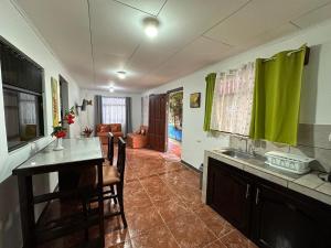 Кухня или мини-кухня в Hotel Villa Marsella

