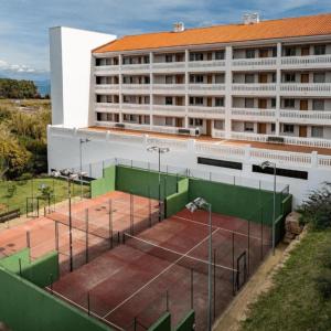 Tenis alebo squash v ubytovaní Ideal Apartamento Manilva Playa alebo jeho okolí