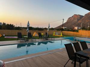 Πισίνα στο ή κοντά στο Paraga Luxury Villa