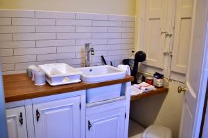 Bilik mandi di Grand Arcanum Apartment 2 - Comfortable and Elegant