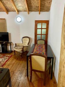 Χώρος καθιστικού στο Rapu Lemu,Casa con orilla de Rio ,Pucon