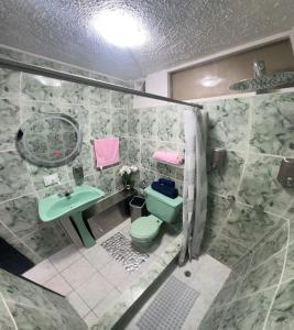 Et badeværelse på Gold House Oro