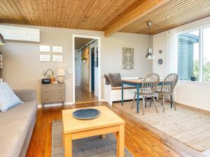 Posezení v ubytování 4 person holiday home in Fanø