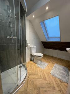 a bathroom with a shower and a toilet and a window at Sunshine three bedrooms Apartment in Insch