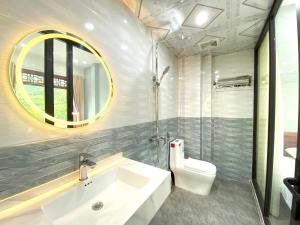 Koupelna v ubytování Van Anh Hotel - Restaurant + 37 fotografií
