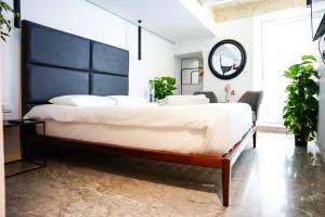 Postel nebo postele na pokoji v ubytování Valhalla Boutique Hotel