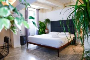 Postel nebo postele na pokoji v ubytování Valhalla Boutique Hotel