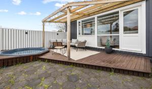 Fotografie z fotogalerie ubytování House - Villa with garden and Hot Tub, 2 min from Reykjavík v destinaci Garðabær + 37 fotografií