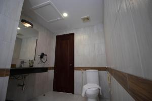 Vrest Hotel的一间浴室