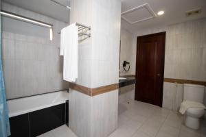 Vrest Hotel的一间浴室