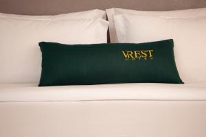 Vrest Hotel客房内的一张或多张床位