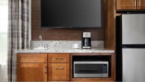 a kitchen with a microwave and a tv on a counter at Marriott Willow Ridge Luxury Studio in Branson