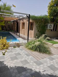 Bazén v ubytování استراحة شرفة الواحةOasis Terrace Inn and Lounge nebo v jeho okolí
