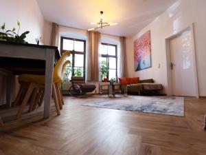 Posezení v ubytování Ferienwohnung Enjoy Gӧrlitz - Parkplatz