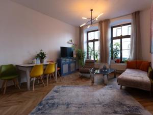 TV a/nebo společenská místnost v ubytování Ferienwohnung Enjoy Gӧrlitz - Parkplatz