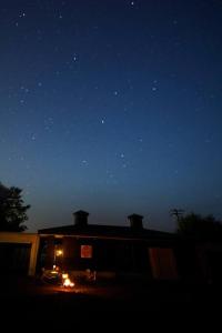 a night view of a house with a starry sky at Starry Sky Cottage 16 in Bihoro