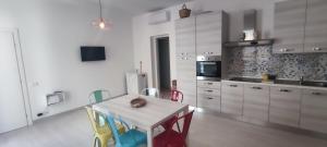 Kuchyň nebo kuchyňský kout v ubytování Donna Beatrice aMare beach house