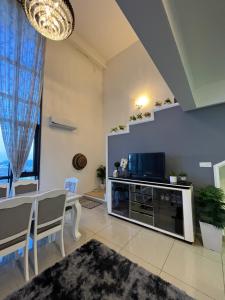 TV a/nebo společenská místnost v ubytování Duplex 3R2B Eclipse Residence