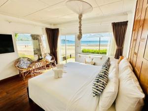 Cama ou camas em um quarto em Twin Bay Resort Koh Lanta