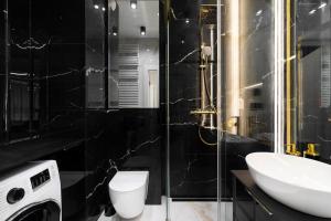 Ένα μπάνιο στο Urban Chic - Grzybowska 37 - Luxury Warsaw Stays +18 φωτογραφίες