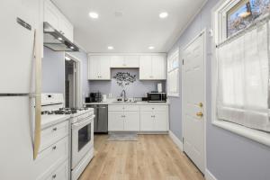 Dapur atau dapur kecil di # Marbella Lane - Alluring & Spacious 3BR Home