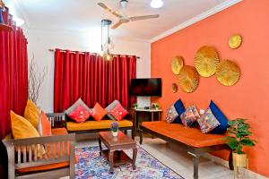 Televisyen dan/atau pusat hiburan di GR Stays - 3Bhk Private Villa in Calangute with Private Jacuzzi Pool
