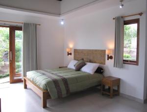 Katil atau katil-katil dalam bilik di Terrasse du Lac Munduk