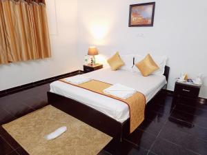 a small bed in a room with a bed sidx sidx sidx at Trendy stay service apartments 3bhk in Chennai