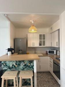 Η κουζίνα ή μικρή κουζίνα στο Place Toscane Appartement Long séjour
