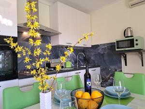 Kuchyňa alebo kuchynka v ubytovaní Apartment Penić + 32 fotografií