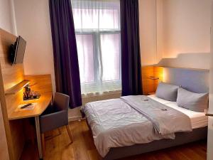 Postel nebo postele na pokoji v ubytování Hotel Haus Borkum