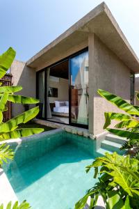 A piscina localizada em Natu Boutique Stays ou nos arredores