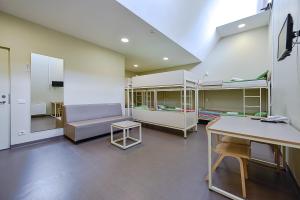 TV a/nebo společenská místnost v ubytování Nykščio Hostel