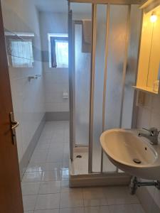 Koupelna v ubytování Albergo Dolomiti + 28 fotografií