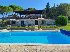 a swimming pool in front of a house at ElsAnto-beb in San Venanzo