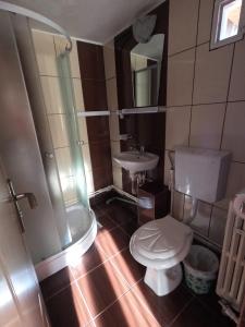 Ένα μπάνιο στο STARR ROoms